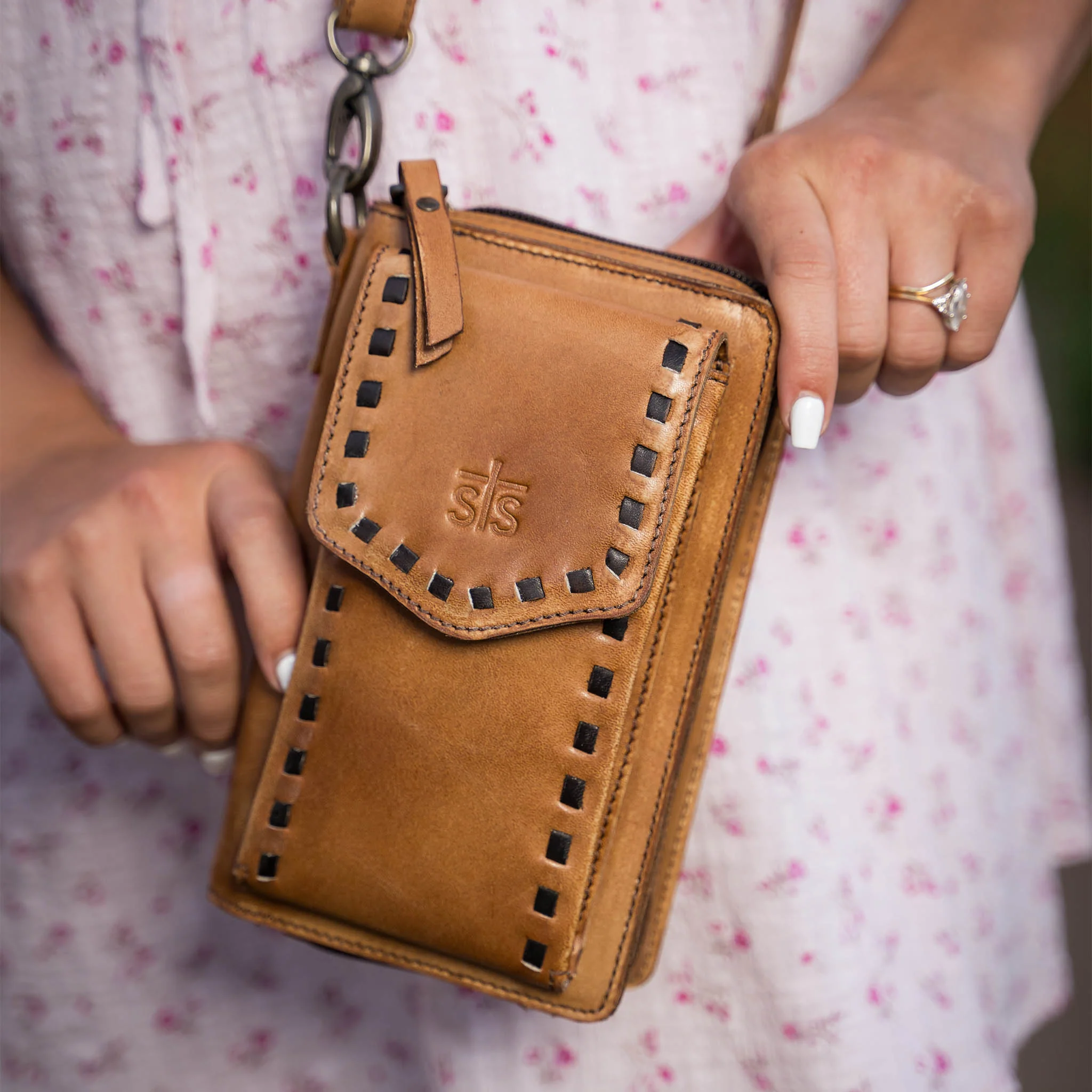 Bandera Tan Quickdraw Crossbody Wallet - Image 4