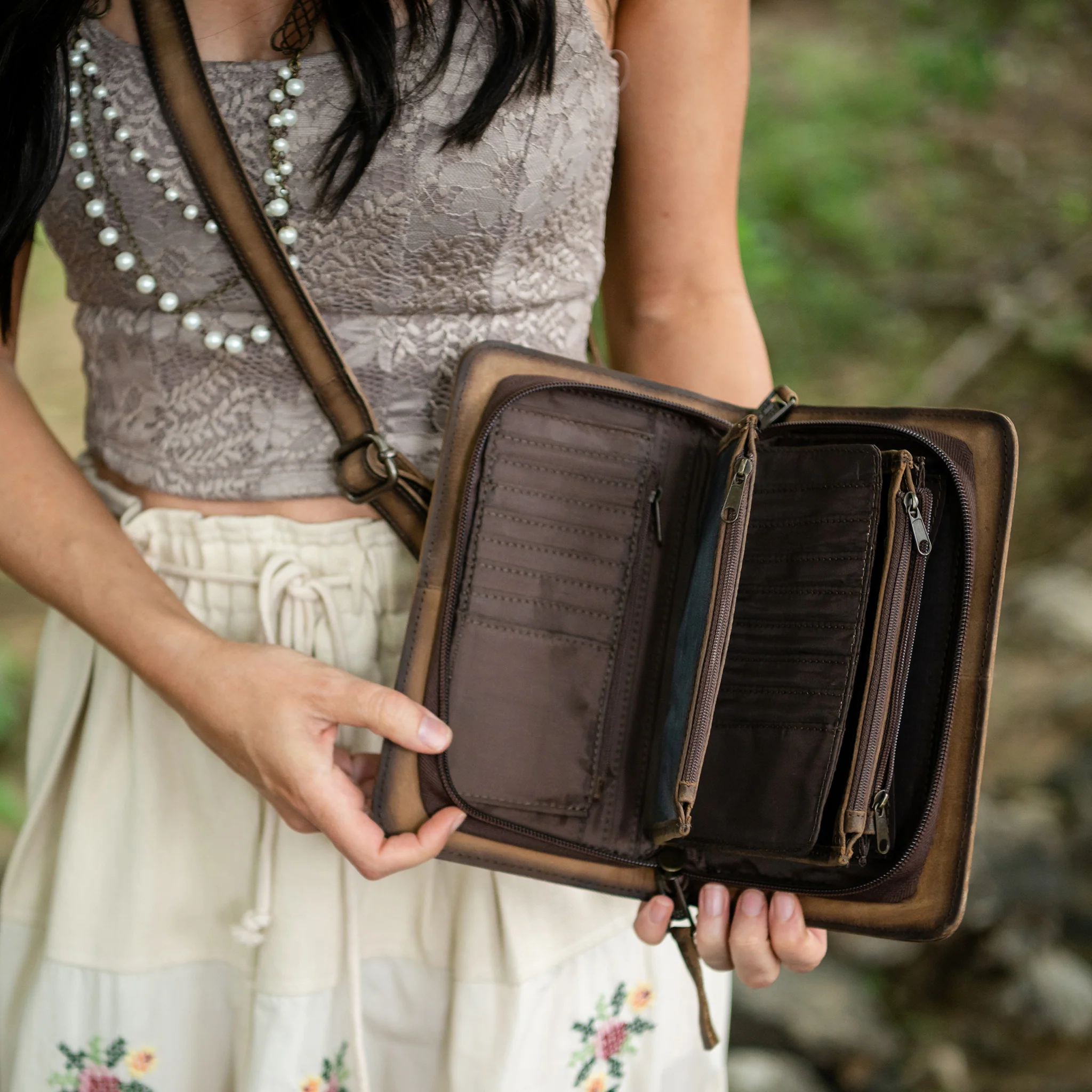 Baroness Evie Organizer - Image 6