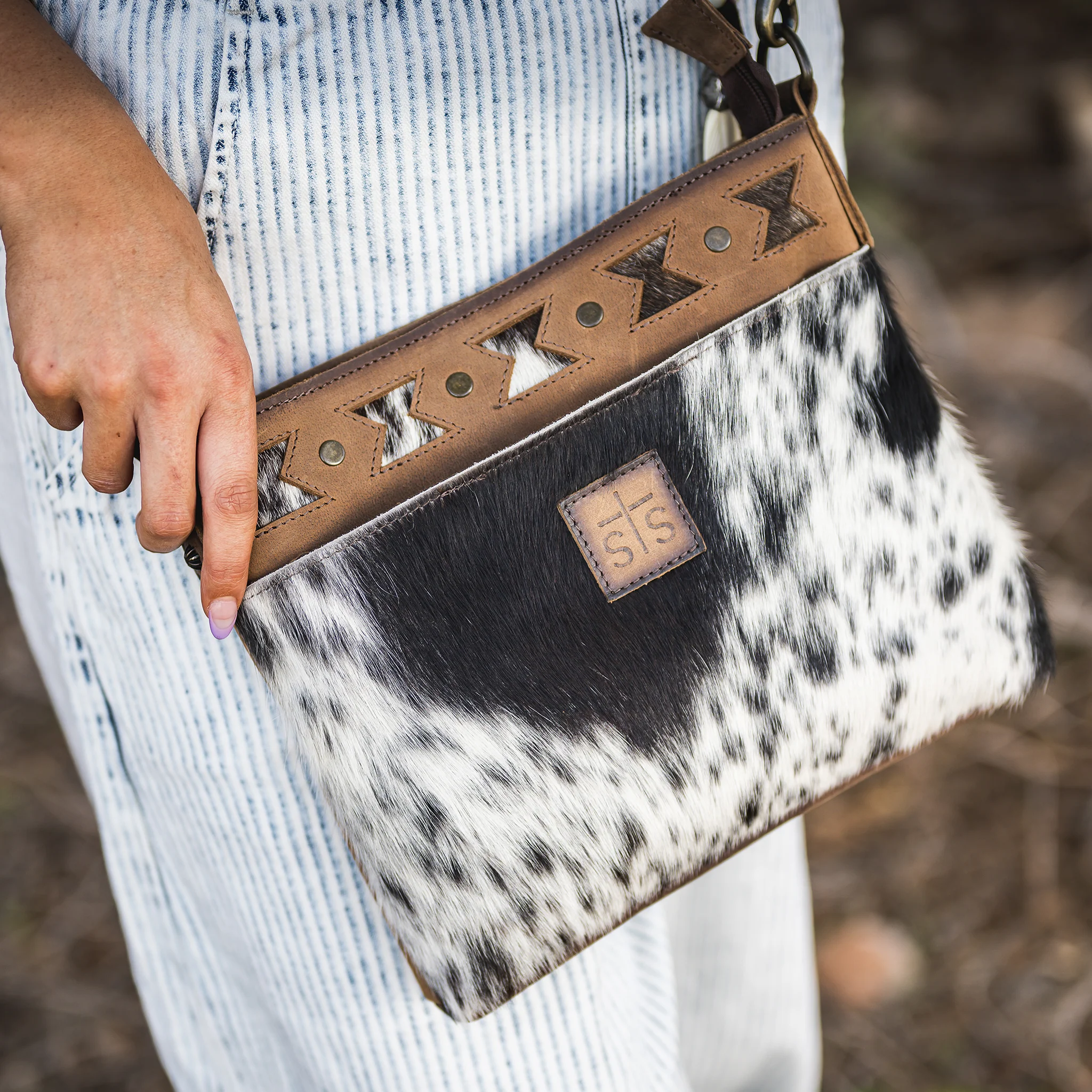Roswell Cowhide Vivian Crossbody - Image 4
